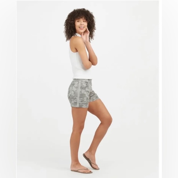 Spanx Stretch Twill Shorts 6” Camo 20358R - Picture 1 of 14